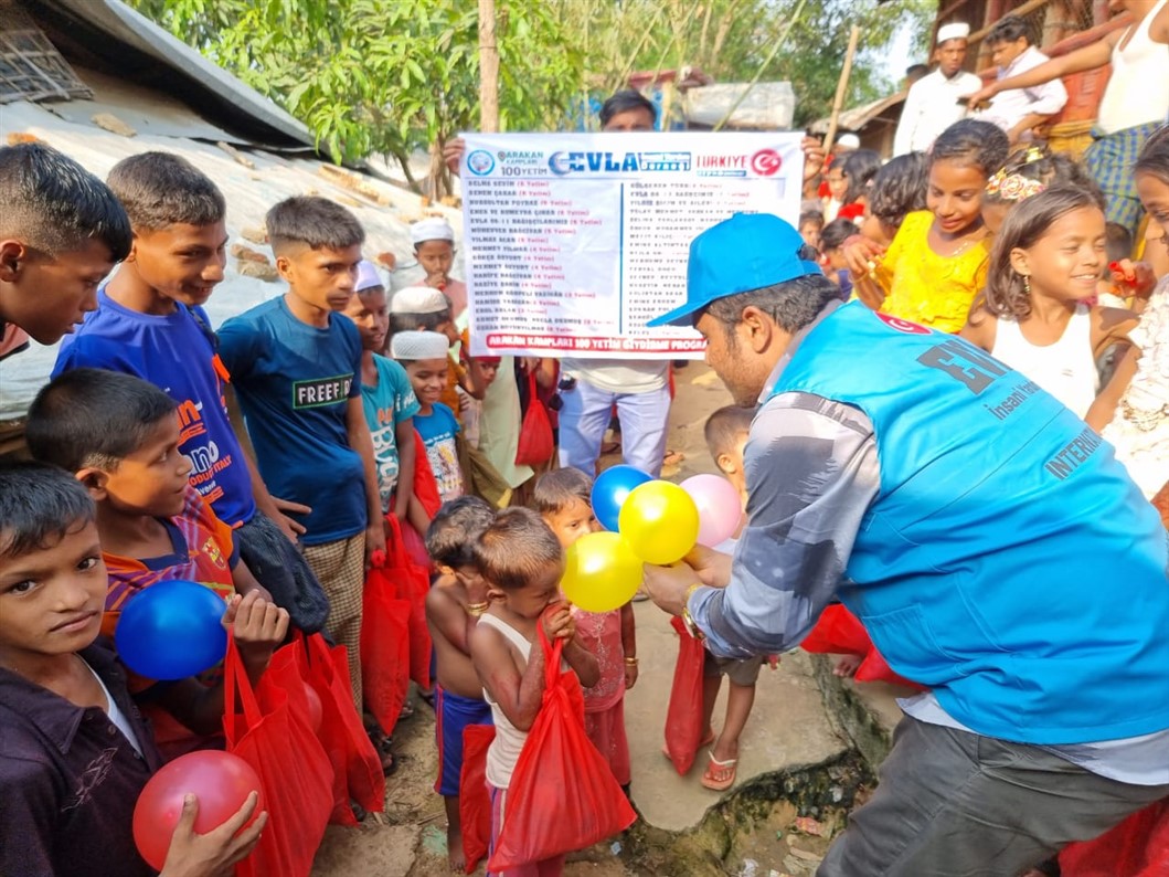 Arakan Kamplar 100 Yetim Giydirme Program EVLA NSAN YARDIM